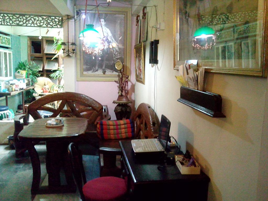 Hotel Café de Baan Raow Bangkok Esterno foto