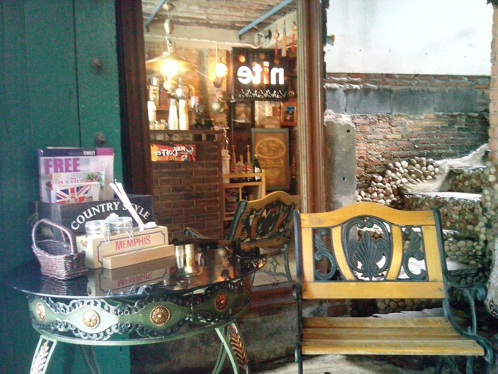 Hotel Café de Baan Raow Bangkok Esterno foto